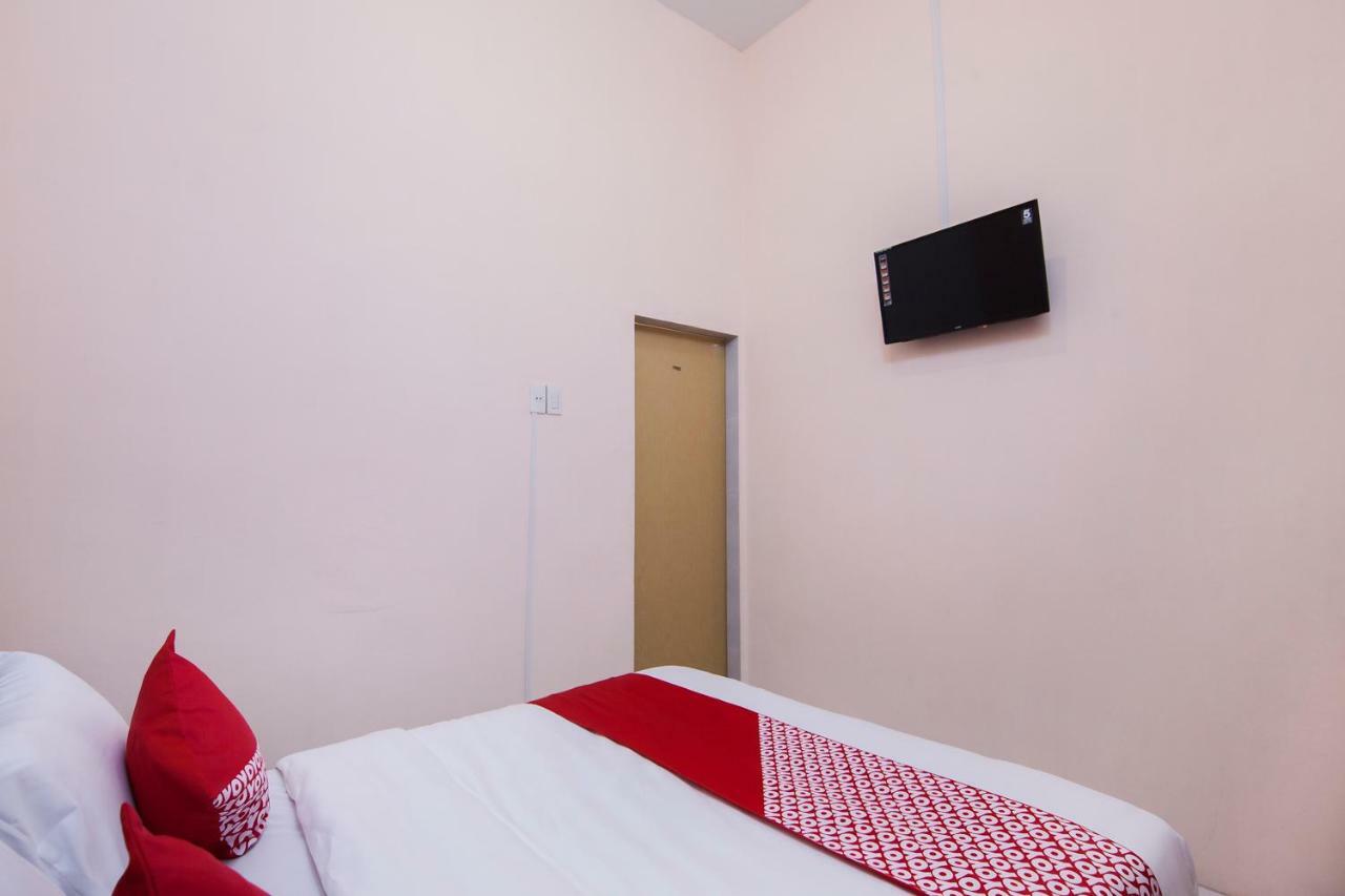 Oyo 885 Tangkul Residence Medan Exterior photo