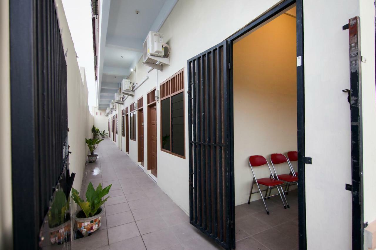 Oyo 885 Tangkul Residence Medan Exterior photo